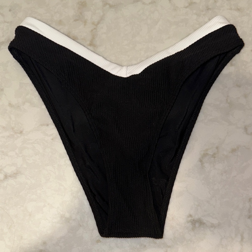 Contrast Trim V-Cut Bikini Bottom - Picture 4 of 7